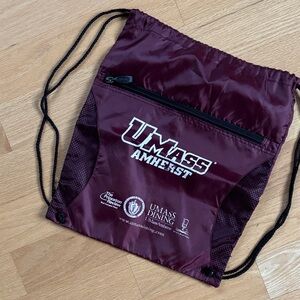 UMASS string backpack w/ zipper.pocket
